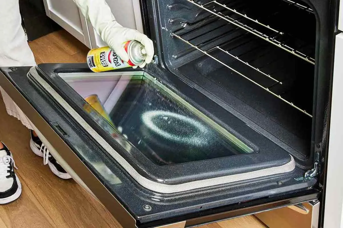 Cómo dejar el vidrio del horno impecable: guía práctica